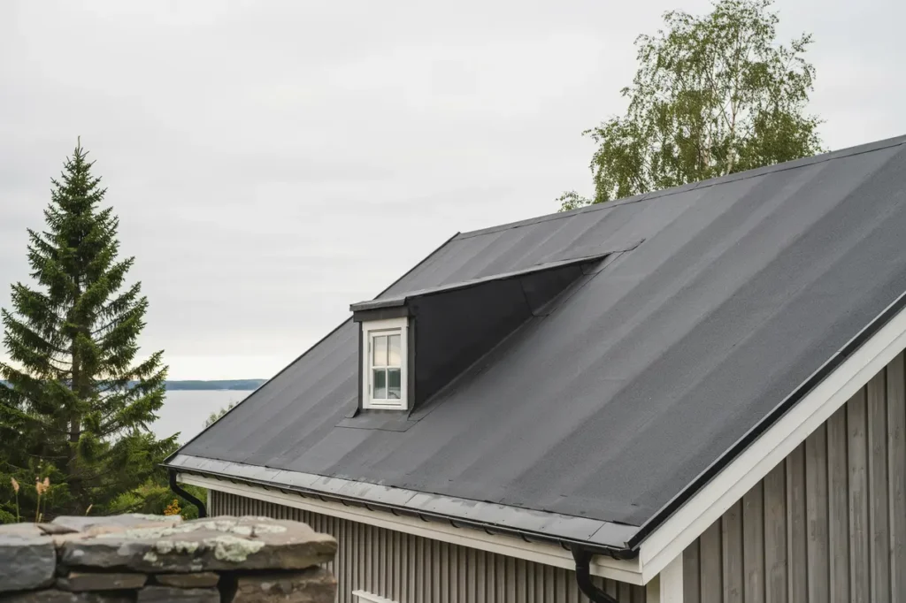 takm lning och rostskyddsbehandling p villa i stersk r roslagen